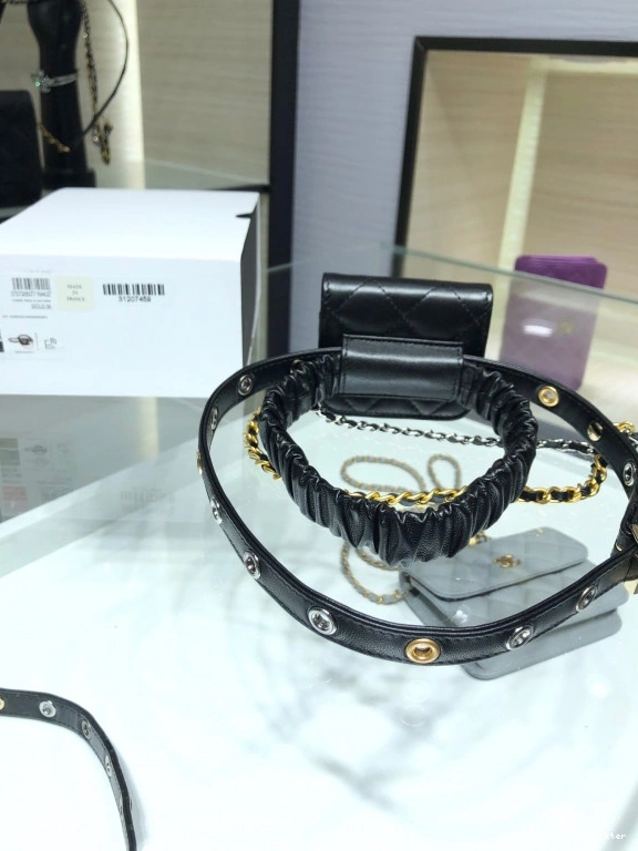 HyperPeter CHANEL AIRPODS CASE 0813